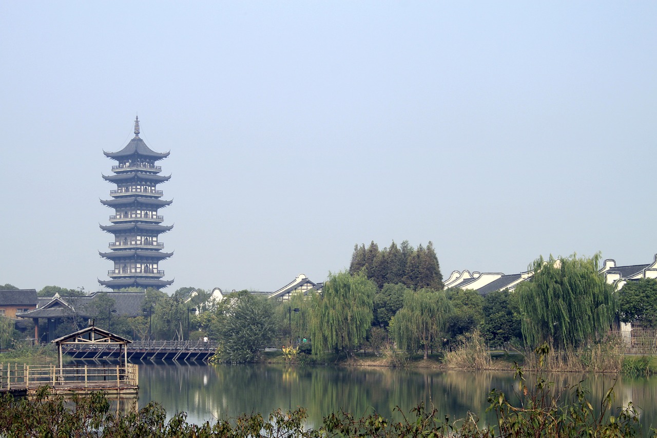 贵阳观山湖与花溪，湖光山色间的城市魅力