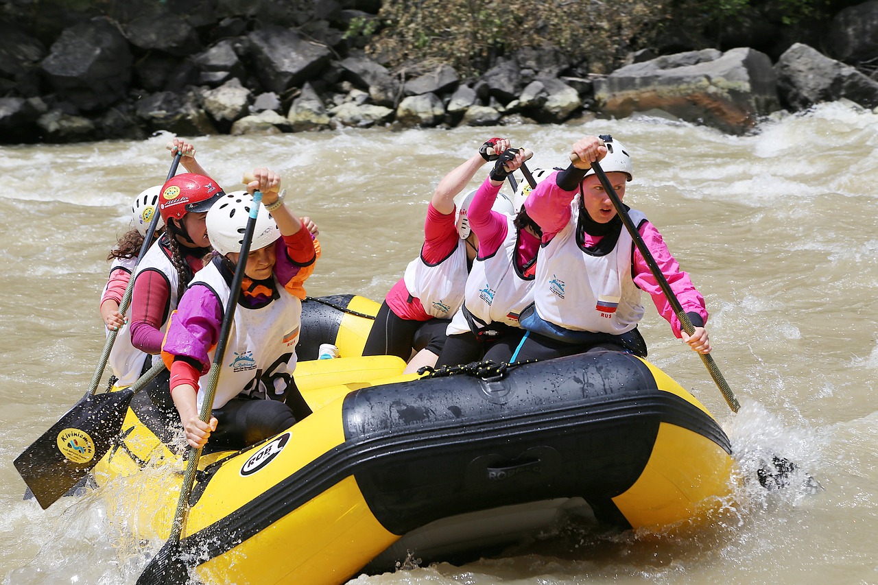 女子参加自驾团与领队发生冲突，旅游公司：开除领队，已道歉